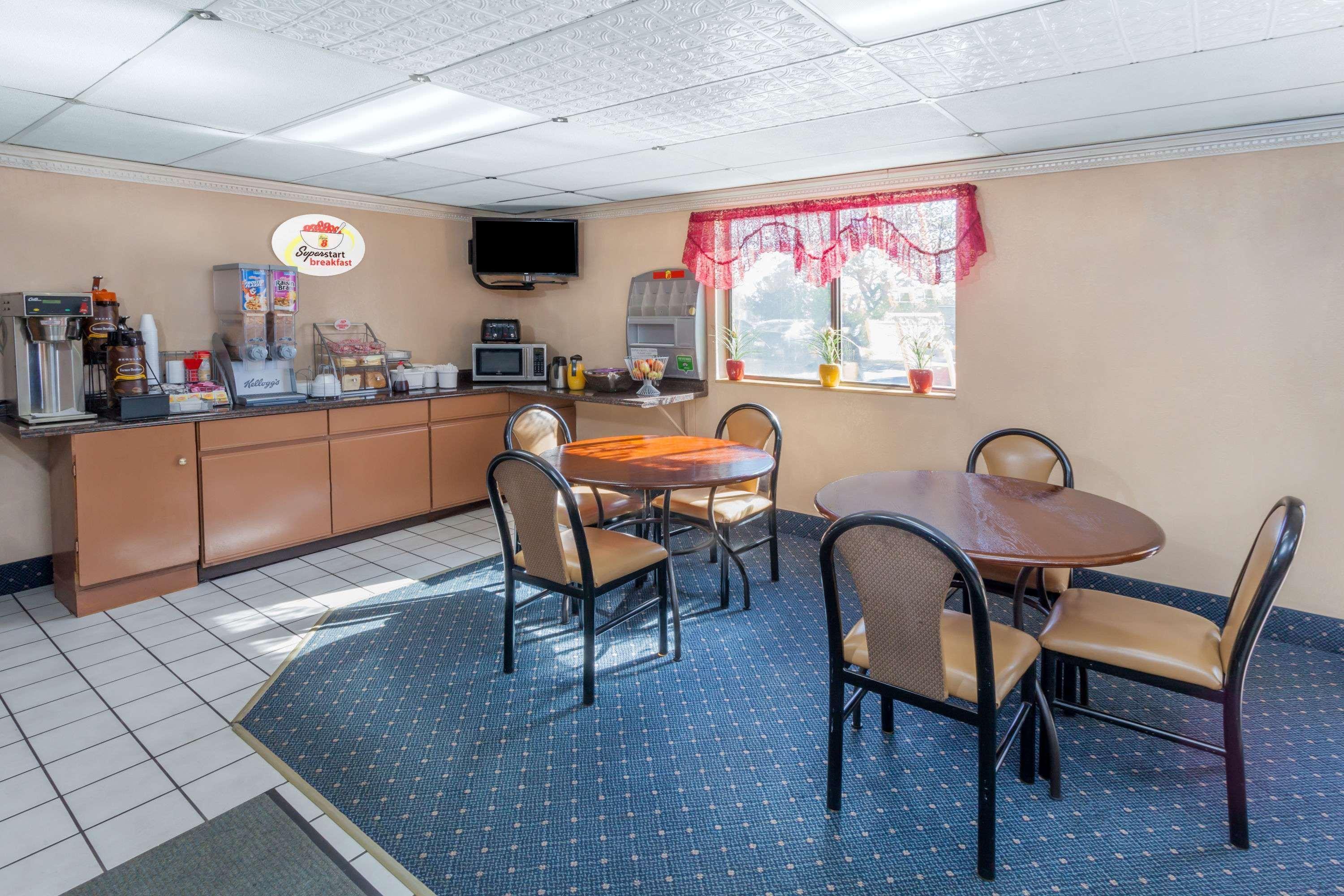 Super 8 By Wyndham Merrillville Exterior photo
