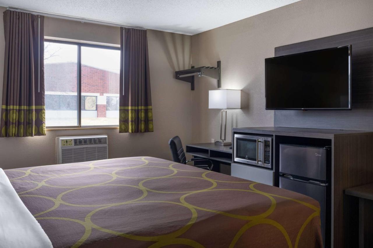 Super 8 By Wyndham Merrillville Exterior photo