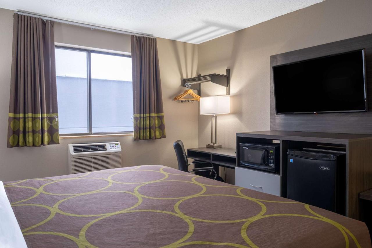 Super 8 By Wyndham Merrillville Exterior photo